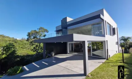 Casa de alto padrão em garopaba na praia da ferrugem