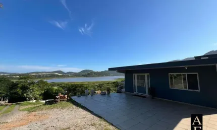 Casa à venda no bairro costa do macacu - garopaba/sc