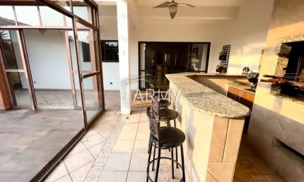 Casa com 3 quartos à venda na Rua Nestor Victor, 641, João Gualberto, Paranaguá por R$ 1.300.000