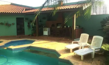 Imperdível casa à venda na Vila Galvão, Guarulhos-SP: 3 quartos, 3 suítes, 5 banheiros, 5 vagas e 500m². Agende sua visita agora!