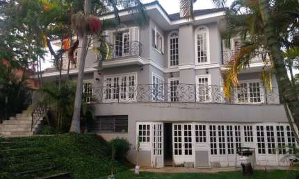 Imperdível mansão de luxo no Horto Florestal, em São Paulo-SP: 4 quartos, 6 banheiros, 10 vagas de garagem, 590m². Confira!