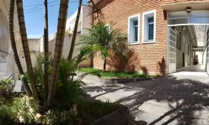 Casa Comercial à Venda em São Paulo - 2 Quartos, 2 Salas, 2 Banheiros - Bairro Bortolândia, 135m² de Área