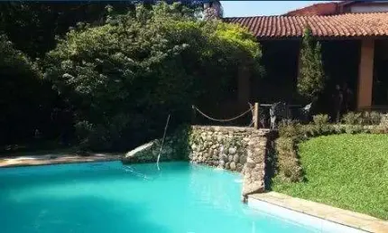 Chácara de luxo à venda em SP: 4 quartos, 4 suítes, 6 banheiros, 8 vagas na Praias Paulistanas - 380m².