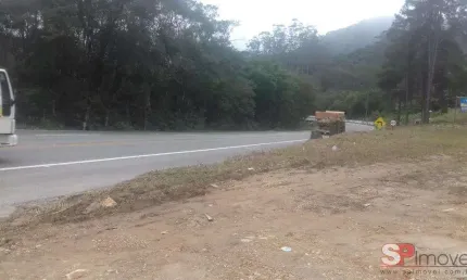 Terreno à venda na Vila Mogilar, Mogi das Cruzes  por R$ 650.000