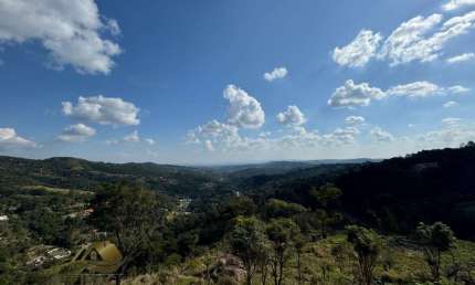 Chácara em fase de construção com linda vista panorâmica em Mairiporã/SP