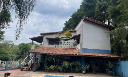 Excelente chácara na serra, provida de uma linda vista panorâmica !!