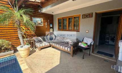 Lindo sobrado com 3 dormitórios, 1 suíte 3 vagas com piscina e área gourmet