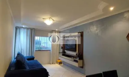 Sobrado triplex com 3 dormitórios, 1 suíte, 2 vagas de garagem, Vila Helena