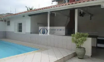 Linda casa próximo a Praia 2 dormitórios 1 suíte , edícula, vagas 5  carros