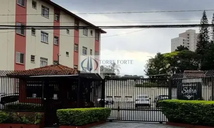Apartamento com 2 dormitorios 1 vaga na Vila Carmosina.