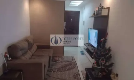 Apartamento com 2 dormitorios 1 vaga de garagem na Vila Carmosina.