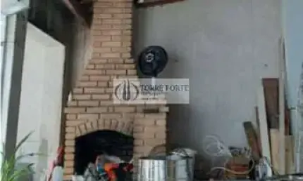 Sobrado com Varanda 4 dormitorios 2 vagas de garagem em Mogi das Cruzes.
