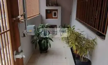 Casa térrea com 2 dormitórios, 1 vaga, área gourmet no carrão.