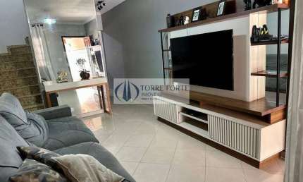 Sobrado 2 dormitórios, 80 m2, 2 vagas, churrasqueira, no Jardim Fernandes