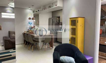 Excelente casa em condomínio, 2 suítes, 2 vagas de garagem!!