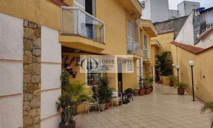 Sobrado em condominio com 3 dormitórios, 1 suite, 3 vagas na Vila Bertioga