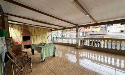 Casa Térrea em Santo André com 3 dormitórios e 3 vagas de garagem