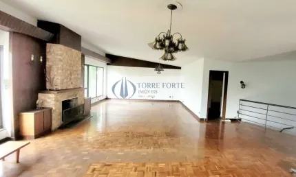 Linda casa com 7 dormitórios, varanda e 4 vagas em Sumaré