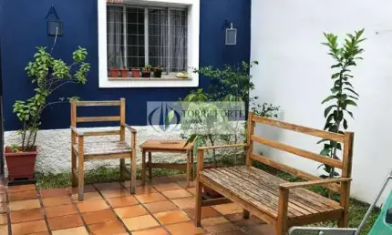 Linda casa com 3 dormitórios, edícula e 2 vagas em jardim regis
