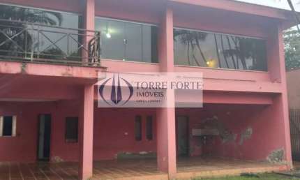 Linda casa com 4 dormitórios e 6 vagas em Interlagos