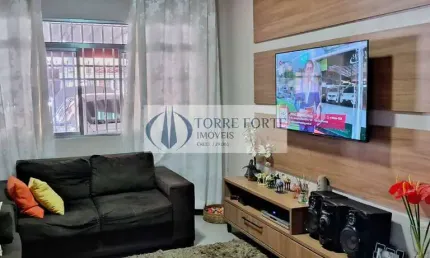 Linda casa com 3 dormitórios, varanda e 2 vagas em Sítio Morro Grande