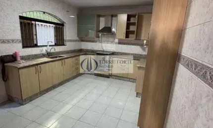 Lindo Sobrado com 3 quartos 3 vagas , churrasquiera no Jardim Santa Adelia.
