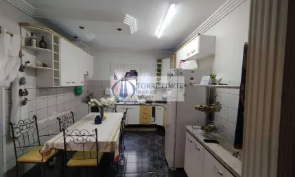 Sobrado com 3 dormitorios 3 vagas, churrasqueira no Alto de Vila Prudente.