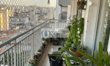 Excelente apartamento com 2 dormitórios e varanda no  brás 