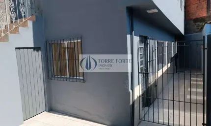 Terreno com 4 Casas, 1 Vaga de Garagem Para Moradia ou Renda em Guaianases
