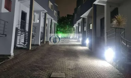 Sobrado em condominio com 2 dormitorios 2 vagas na Vila Carmosina.