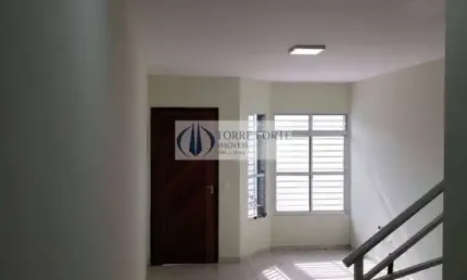 Sobrado 2 dormitórios, 2 suítes, 3 banheiros e 2 vagas no jardim arize