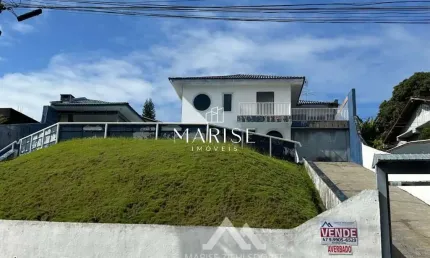 Casa com 5 quartos à venda na Rua Arno Kumlehn, Bom Retiro, Joinville por R$ 690.000