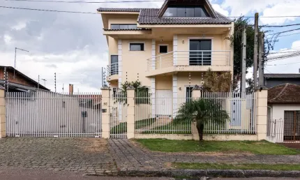Sobrado de alto padrão em ótima localização no Capão Raso - Cód. 06.090