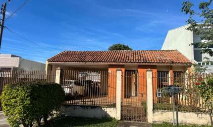 Terreno amplo com casa averbada no Capão Raso – 379,50 m² de terreno e 126 m² de área construída! - Cod. 04.069