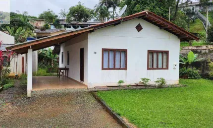 Casa com 3 quartos para alugar no Guanabara, Joinville 