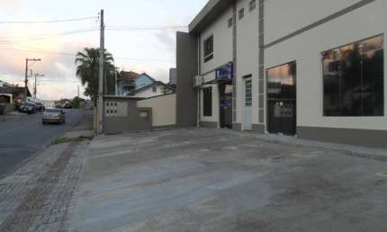 Alugo sala comercial bairro Floresta proximo a tudo