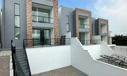 Oportunidade no Novo Aleixo: Casa Duplex com 107m² e Documentação 100%!
