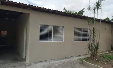 VENDE-SE CASA NO PETROS | EXCELENTE OPORTUNIDADE PARA MORAR E INVESTIR