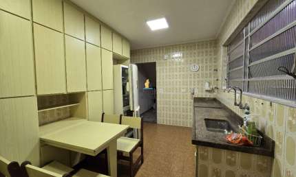 GONZAGA – LOCAÇÃO –SOBRADO 3 DORM – 180AU – 100 METROS DO MAR