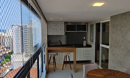 POMPÉIA – VENDA – 03 DORM – VARANDA GOURMET – PRÓXIMO AO MAR – LAZER COMPLETO - VAGA DEMARCADA