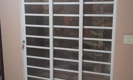 Sobrado para venda tem 130 metros quadrados com 2 quartos
