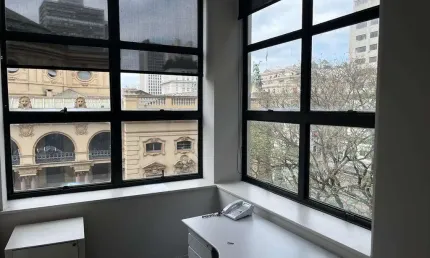 Sala comercial à venda na Rua Vinte e Quatro de Maio, República, São Paulo