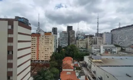 Descubra o seu novo lar no coração da Bela Vista, um dos bairros mais vibrantes de São Paulo! Este magnífico apartamento de 360 m² de área útil é a combinação perfeita de espaço, conforto e sofisticaç