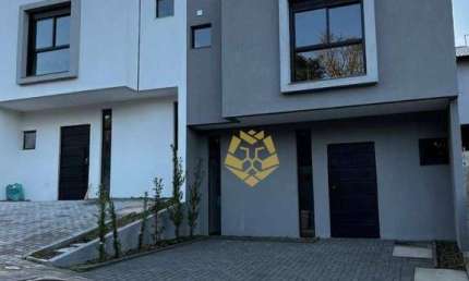 Sobrado com 3 dormitórios à venda, 118 m² por R$ 594.900,00 - Santa Cândida - Curitiba/PR