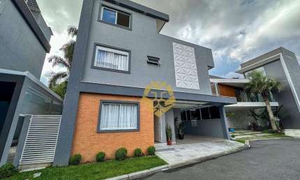 Casa de condominio fechado no Cabral com 3 dormitórios à venda, 215 m²