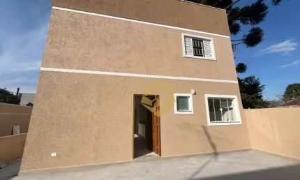 Sobrado com 3 quartos e 1 suíte com amplo espaço em Santa Felicidade!