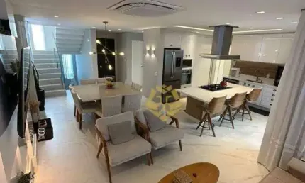 Casa com 327m² construída em Condomínio no Uberaba.