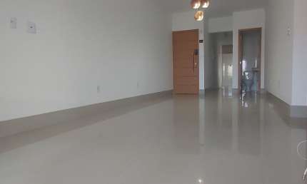MARAVILHOSO APARTAMENTO DE ALTO PADRÃO NO CANTO DO FORTE  EXCELENTE LOCALIZAÇÃO PRÓXIMO À PRAIA ( 300 metros )  Apartamento IMPECÁVEL,  todo no porcelanato e com acabamento fino . COZINHA PLANEJADA  S