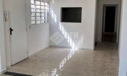 Sobrado à venda no Jardim Rodeio em Mogi das Cruzes, com 3 dormitórios.
