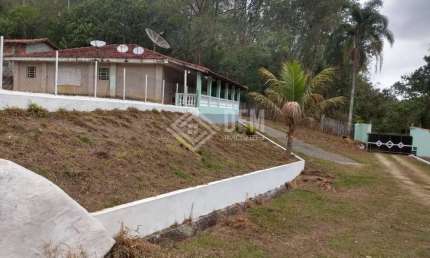 Sítio à venda com 24.000 MT2 de área total em Mogi das Cruzes, SP, com casa principal, casa auxiliar,salão de festas e estábulo